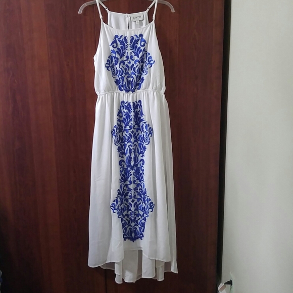 Grecian inspired white maxi with blue embroidery M - Picture 3 of 8